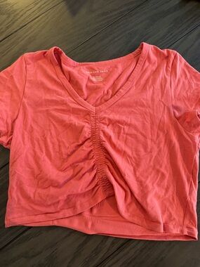 American Eagle Outfitters Coral Gathered V-Neck Crop Tee